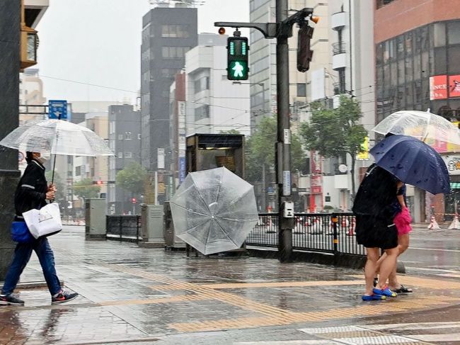 Tajfún Nanmadol si v Japonsku vyžiadal najmenej dve obete