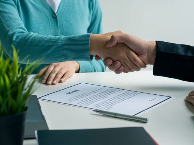 Prieskum: Slovenské firmy plánujú naďalej viac ľudí prijímať, než prepúšťať