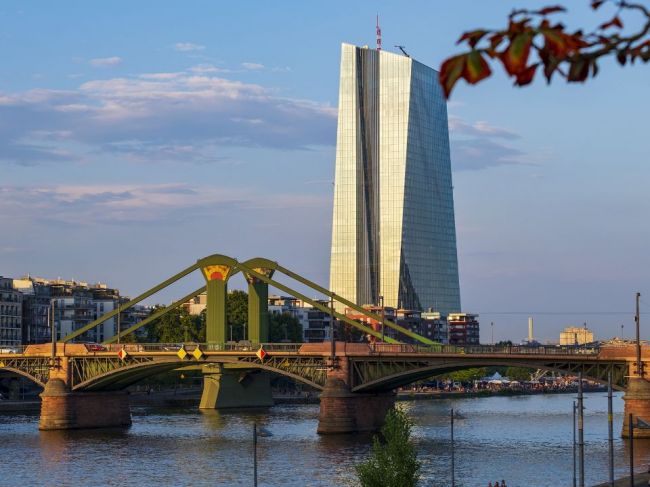 Schnabelová: Napriek hroziacemu poklesu ekonomiky musí ísť ECB s úrokmi nahor