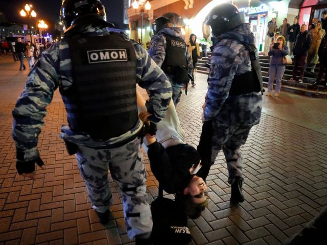 Správa OBSE: Represie voči občianskej spoločnosti v Rusku dosahujú nový vrchol