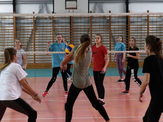 NKÚ: V školách chýbajú telocvične, slovenskí žiaci majú z V4 najmenej telesnej
