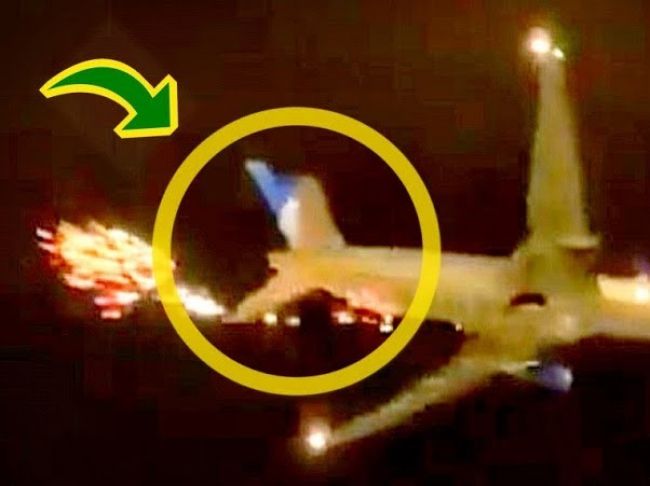 Video: Z lietadla sa začalo iskriť, pilot sa musel okamžite otočiť