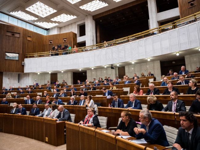 Poslanci majú rokovať o prístupových protokoloch Švédska a Fínska do NATO