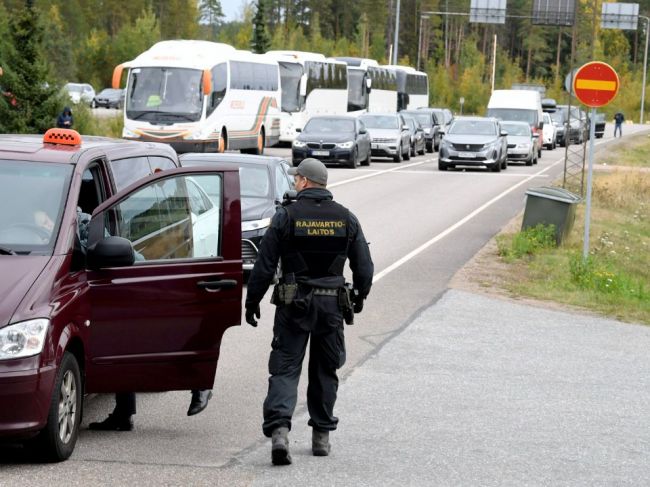 Fínsko stále hlási zhustenú premávku na hraniciach s Ruskom