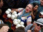 Návštevnosť Oktoberfestu je zatiaľ pre nepriaznivé počasie nižšia