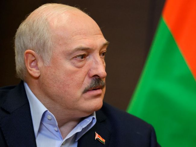 "Nech si utekajú". Lukašenko odsúdil unikajúcich pred povolaním do ruskej armády