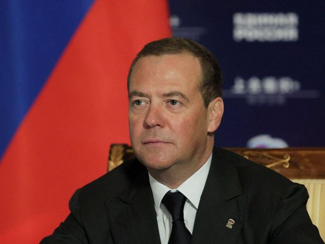Medvedev sa opäť vyhráža použitím jadrových zbraní