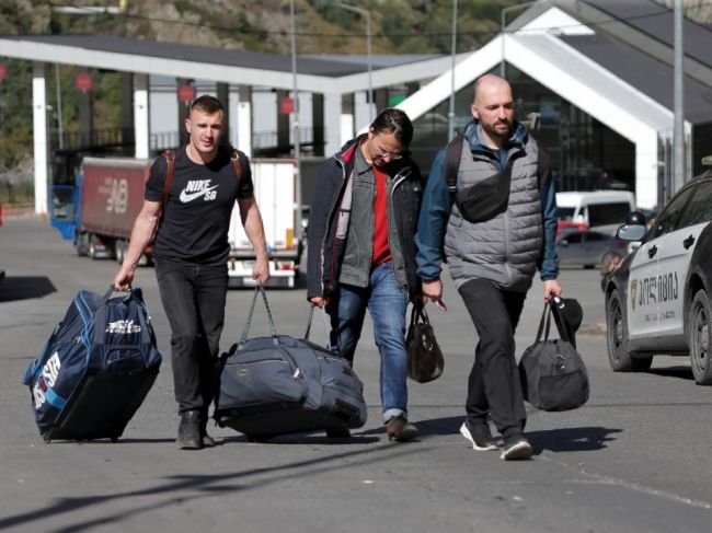 Rusko nebude žiadať vydanie Rusov utekajúcich pred mobilizáciou do zahraničia