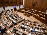 Parlament pokračuje v odvolávaní Matoviča aj dnes