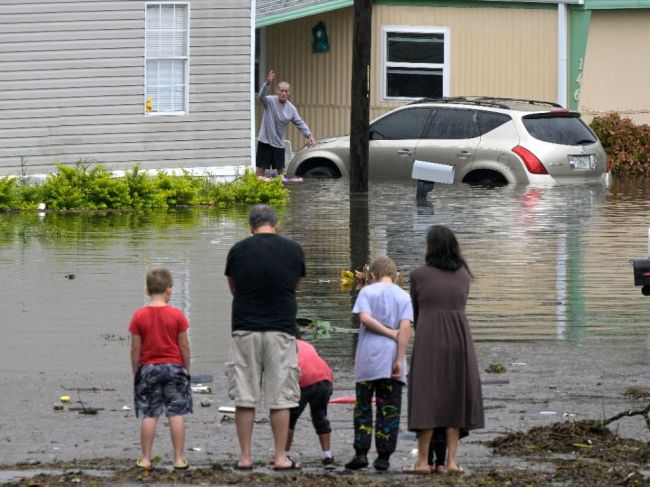 Počet obetí hurikánu Ian na Floride stúpol na 27