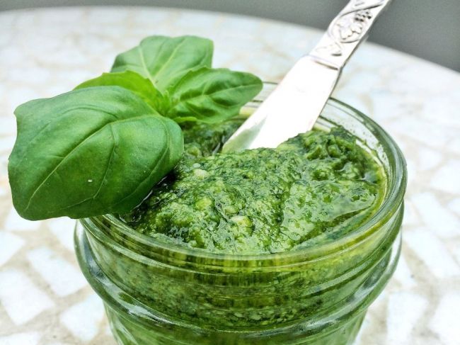 Overené tipy, ako udržať bazalkové pesto krásne zelené