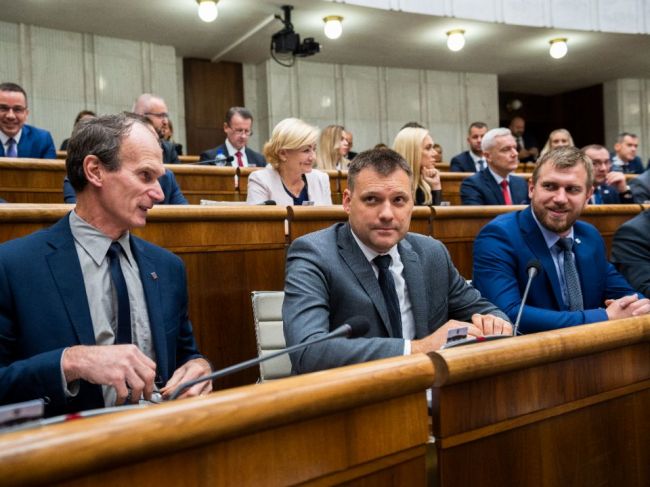 Tarabovci reagovali na Ficovu výzvu. Podporia predčasné voľby?