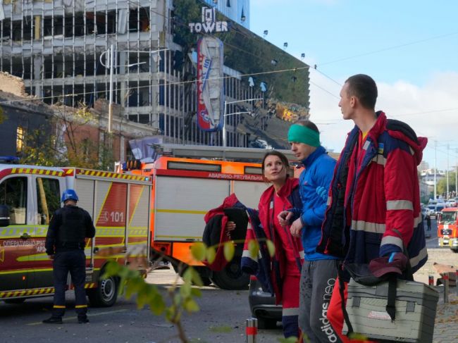 Nad Kyjevom sa opäť rozozvučali sirény, Rusi ohrozujú aj Záporožie