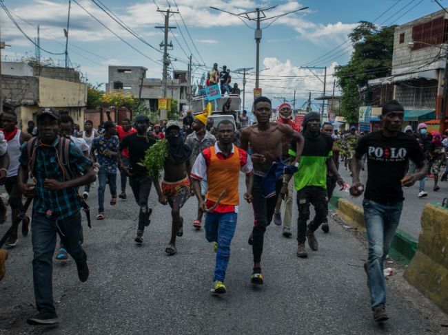 Na protivládnych protestoch na Haiti sa zúčastnili tisíce ľudí, hlásia jednu obeť