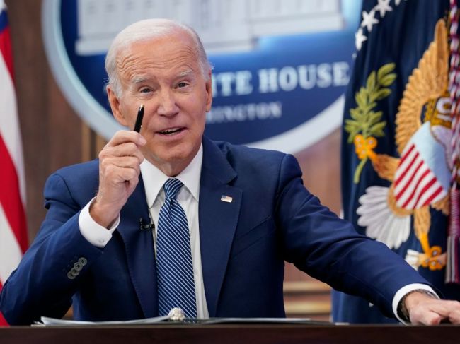 Biden: OPEC+ rozhodol o znížení ťažby ropy, Rijád za to ponesie následky