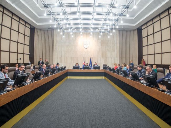 KDH: Matovič nahradil poctivú analýzu nič nehovoriacim číslom. Nik nevie, kam financie pôjdu
