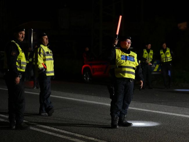 Česko bude zrejme pokračovať v kontrolách na hraniciach