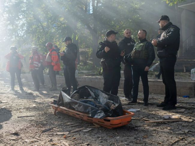 Na Kyjev letelo 28 dronov, zahynuli najmenej tri osoby