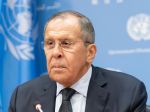 Lavrov: Moskva by mohla znížiť svoju diplomatickú prítomnosť na Západe