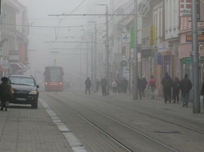 Hmlové svetlá možno používať za hmly, sneženia či hustého dažďa