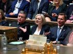 Najmenej 14 konzervatívnych poslancov žiada rezignáciu Trussovej
