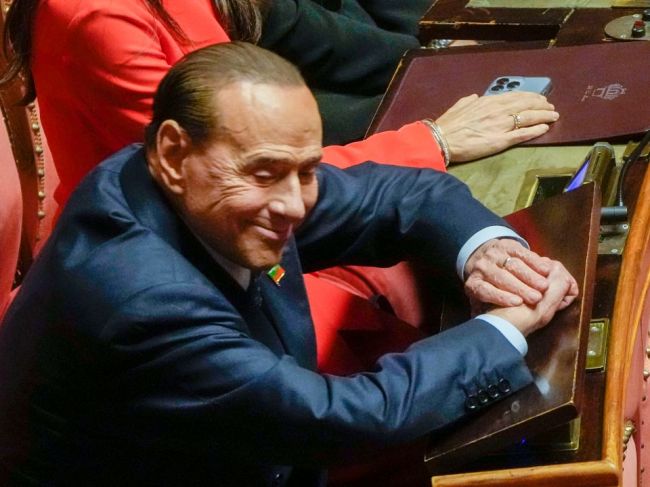 Berlusconi sa cíti nepochopený. Tvrdí, že jeho výroky o Putinovi boli vytrhnuté z kontextu