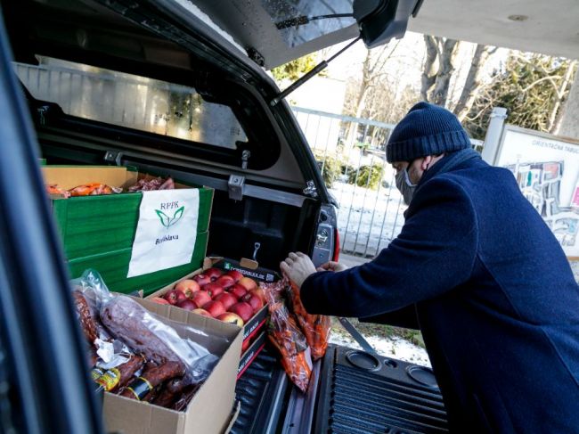 Slováci míňajú na potraviny 20 % zo svojich rodinných rozpočtov