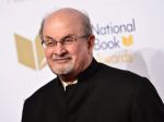 Rushdie po augustovom útoku prišiel o zrak v jednom oku a pohyblivosť ruky