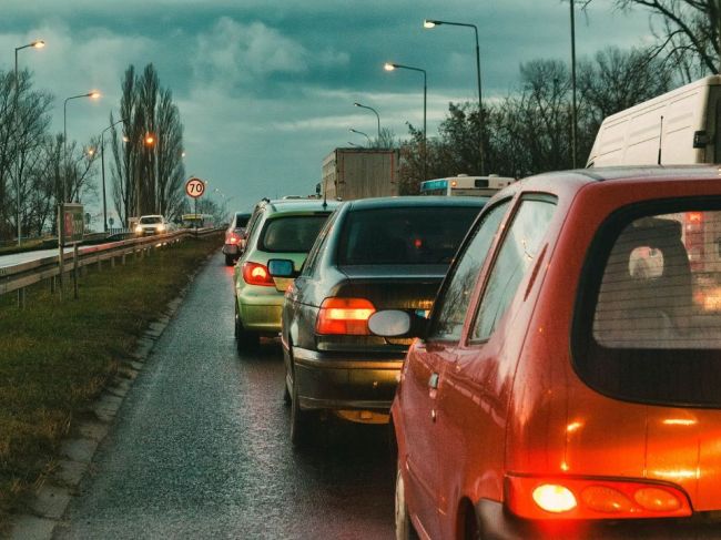 Vodiči, pripravte sa na zvýšený nápor áut na diaľniciach