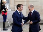 Scholz a Macron sa v Paríži pokúsili zmierniť  nemecko-francúzske napätie