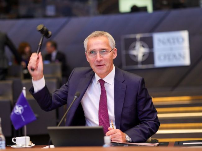 Stoltenberg: NATO sa nenechá zastrašiť vyhrážkami Ruska