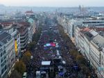 Na Václavskom námestí v Prahe demonštrovali desaťtisíce ľudí proti strachu