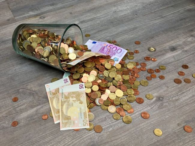 Na oznámenie sumy dôchodku z cudziny ostáva dôchodcom len pár dní