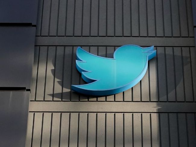 Twitter plánuje v prvom kole prepustiť štvrtinu zamestnancov