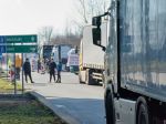 Autodopravcovia chcú od polnoci blokovať diaľničný priechod do Česka