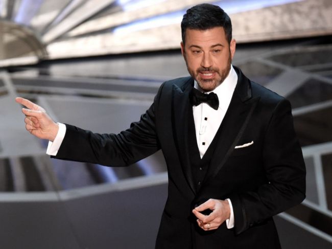 Udeľovanie Oscarov bude v roku 2023 po tretí raz moderovať Jimmy Kimmel