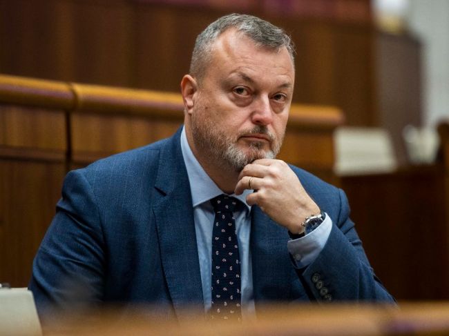 Plénum schválilo Krajniakovu úpravu starobného dôchodkového sporenia
