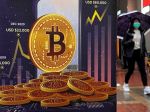 Kryptomeny sa prudko oslabili, cena bitcoinu padla na 2-ročné minimum