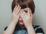 ​Jednoznačný príznak autizmu, ktorý si všimnete na očiach detí