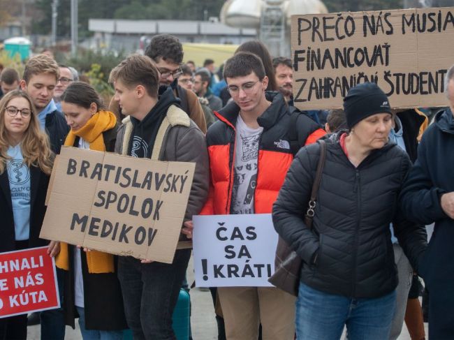 Lekári nesúhlasia s Matovičovým najnovším návrhom, vo štvrtok protestujú pred Úradom vlády