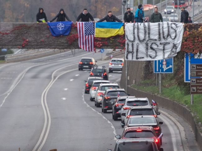 Doterajší priebeh verejných zhromaždení v Bratislave je pokojný, informuje polícia