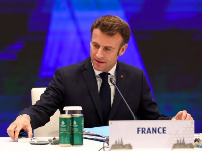 Macron na summite APEC odmietol konfrontáciu