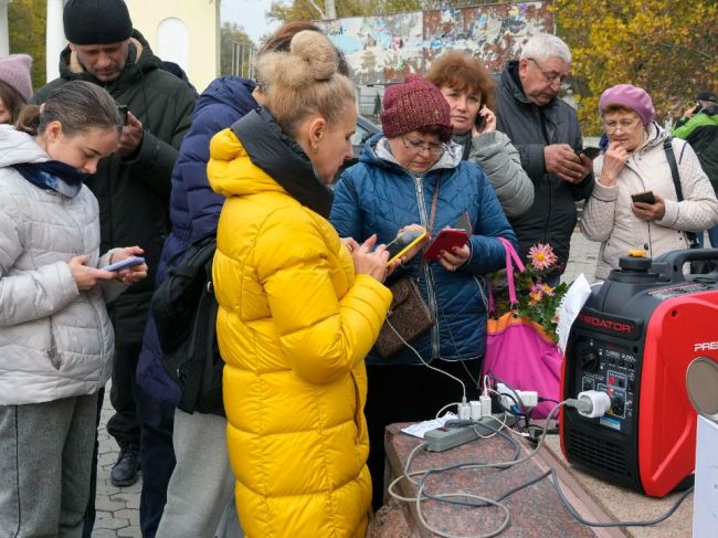 Estónsko posiela Ukrajine autobusy a elektrické generátory