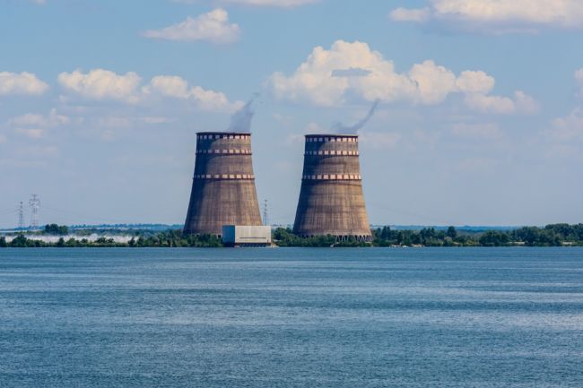 Záporožská elektráreň je opäť ostreľovaná, prišlo tam k silným výbuchom