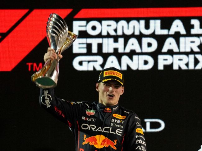 Verstappen vybojoval na záver sezóny F1 v Abú Zabí 15. víťazstvo