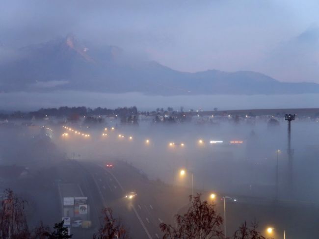 SHMÚ upozorňuje na hmlu, vietor a poľadovicu. Meteorológovia vydali niekoľko výstrah