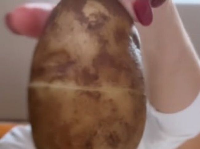 Video: Toto je najjednoduchší spôsob, ako ošúpať zemiaky