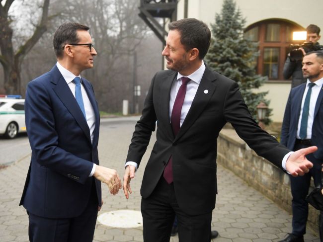 V Košiciach sa zišli premiéri V4, Heger daroval Orbánovi nový šál