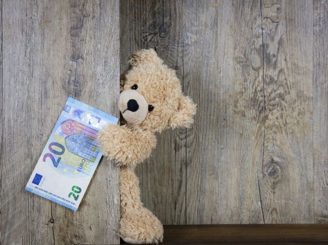 Prídavok na dieťa sa zvýši. Takáto bude jeho suma
