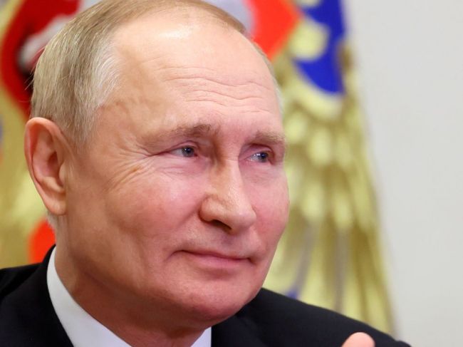 Video: Experti na umelú inteligenciu pobavili Putina deepfake videom s Olafom Scholzom